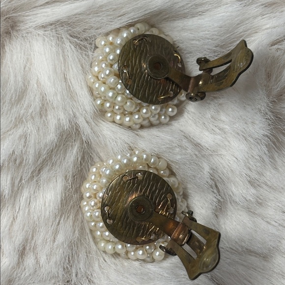 Vintage Seed Pearls Cluster Clip on Earrings - Picture 4 of 10
